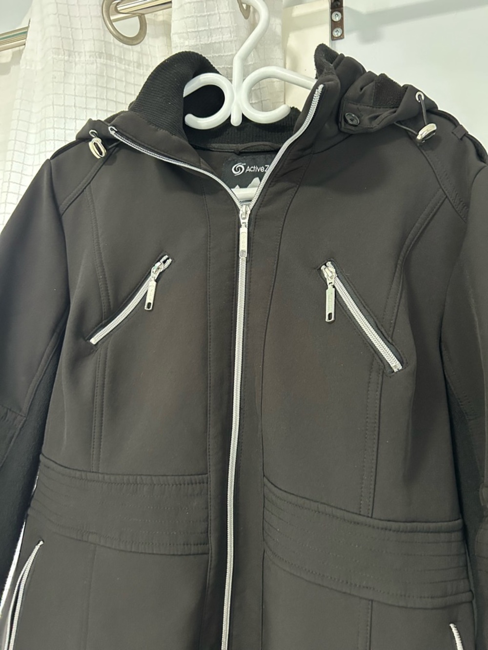 Active Zone Jacket - Picture 2 of 11